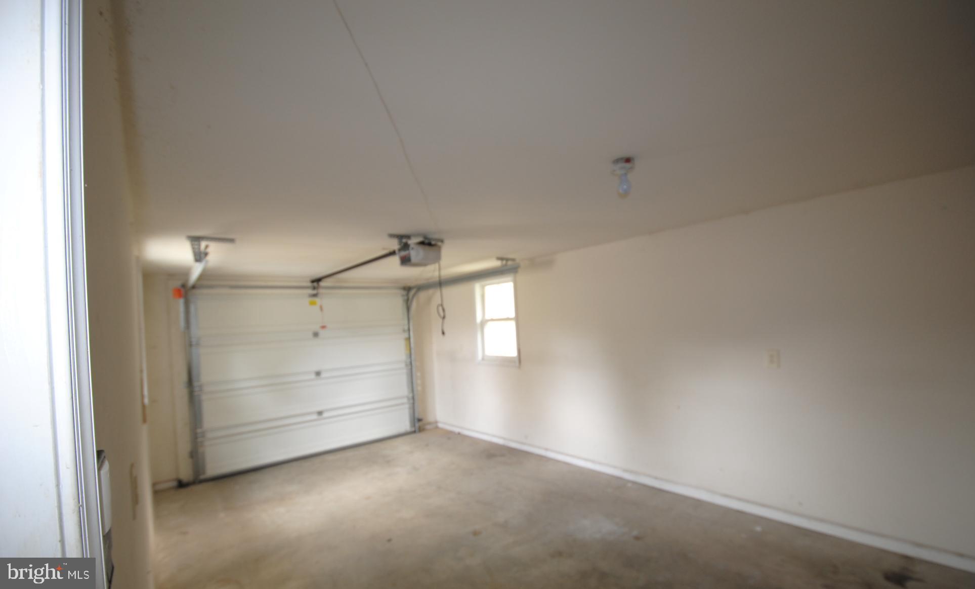 73 Lakes Valley Road Strasburg, VA 22657 - Photo 22 of 25 Garage