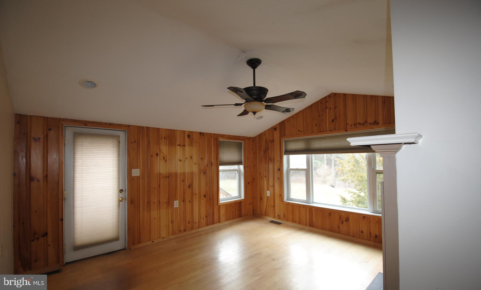 73 Lakes Valley Road Strasburg, VA 22657 - Photo 8 of 25 Family room
