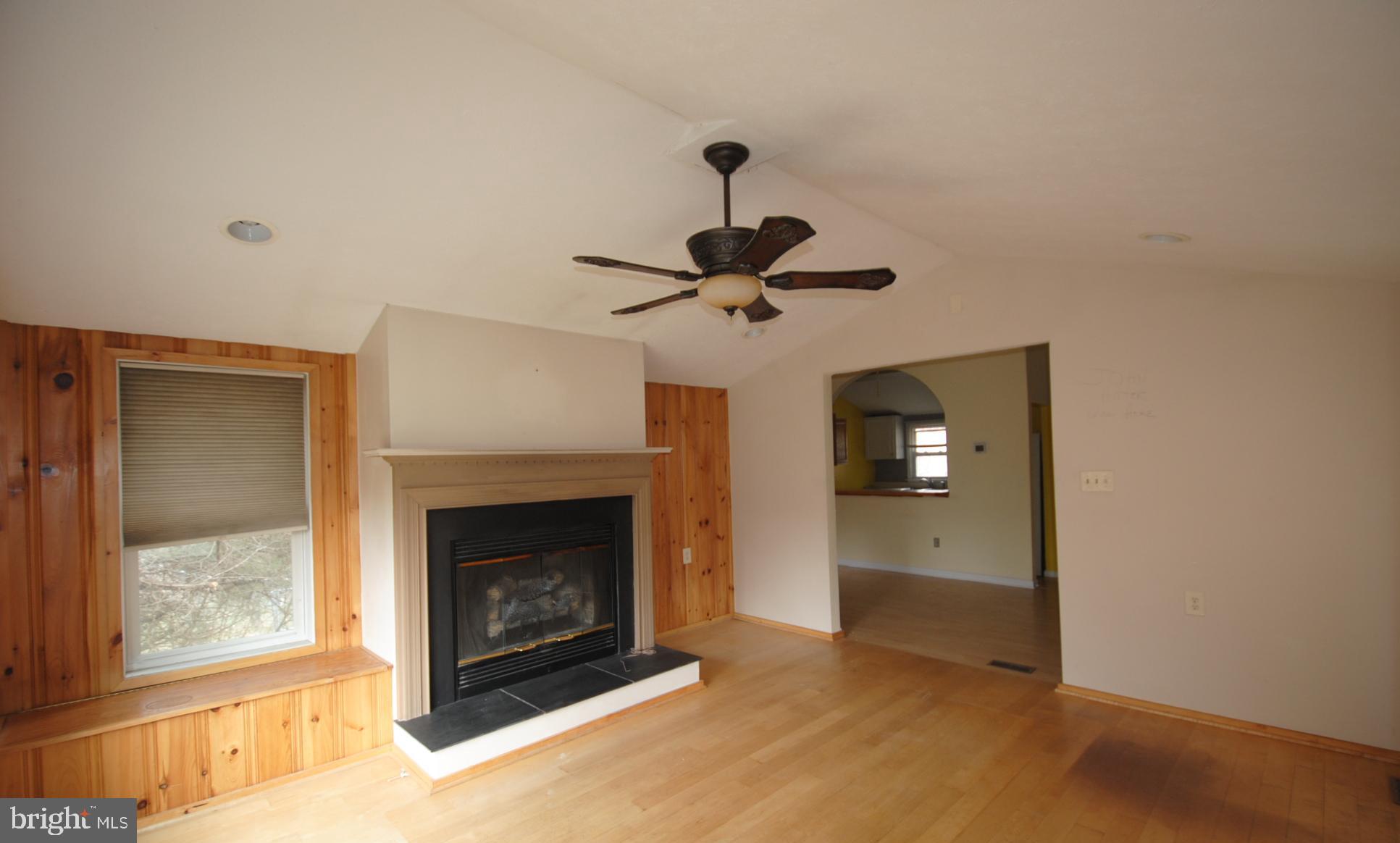 73 Lakes Valley Road Strasburg, VA 22657 - Photo 10 of 25 Family room
