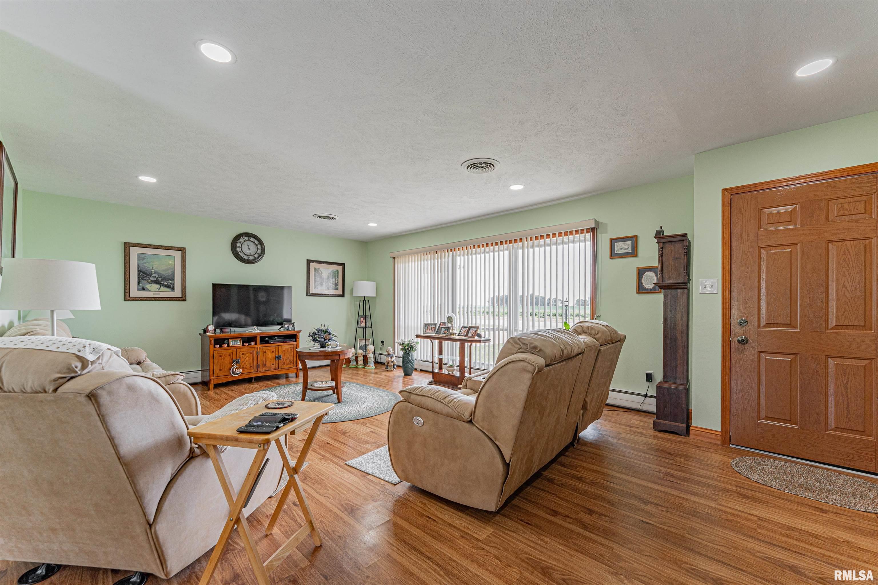 1390 Airport Road Lincoln, IL 62656 - Photo 8 of 34