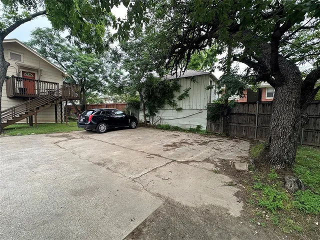 a view of a car in front of house