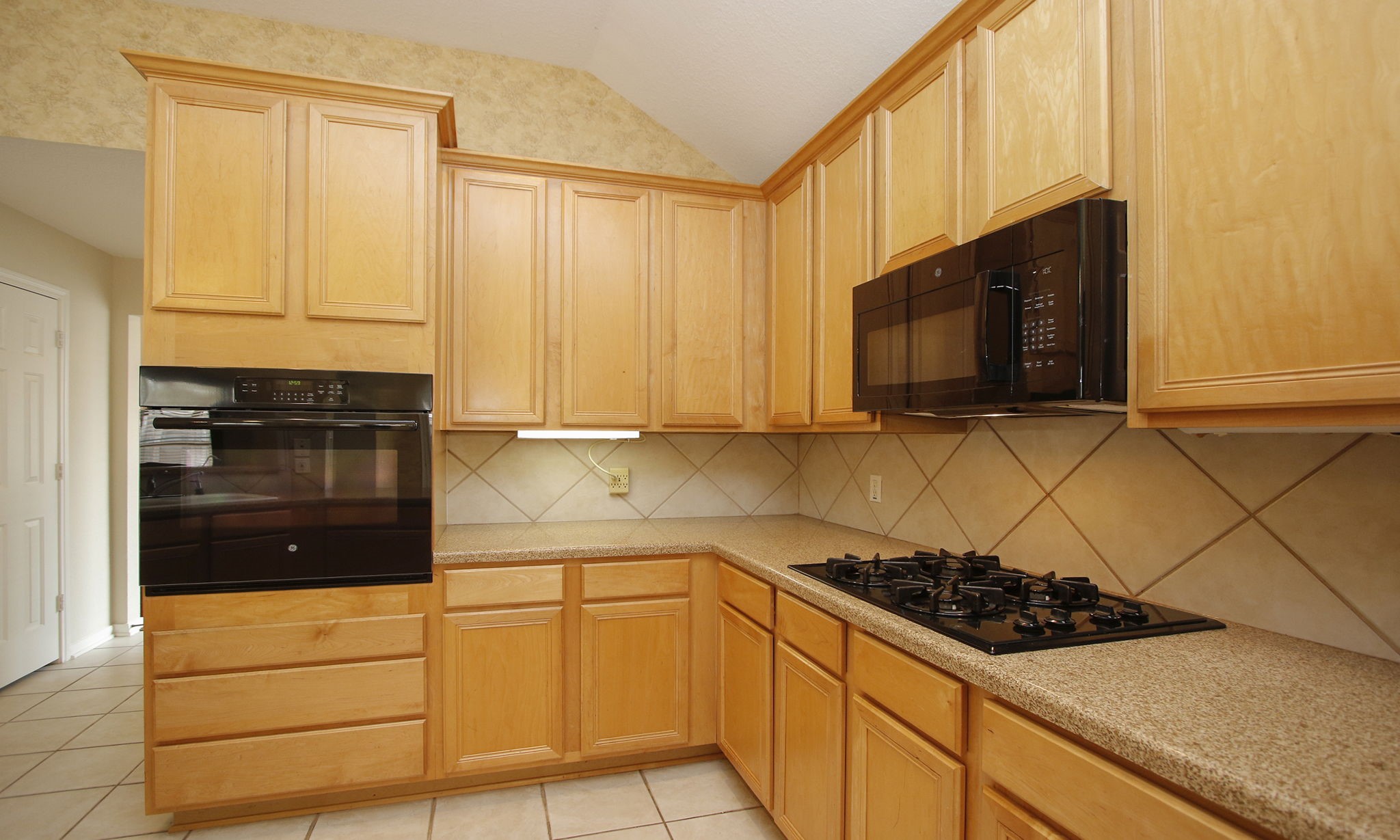 1114 Bringewood Chase Drive Spring, TX 77379 - Photo 18 of 44 Under cabinet lights