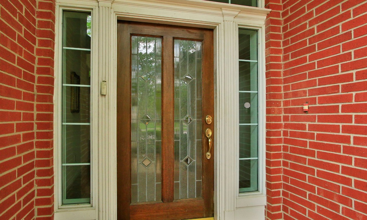 1114 Bringewood Chase Drive Spring, TX 77379 - Photo 6 of 49 Freshly painted trim