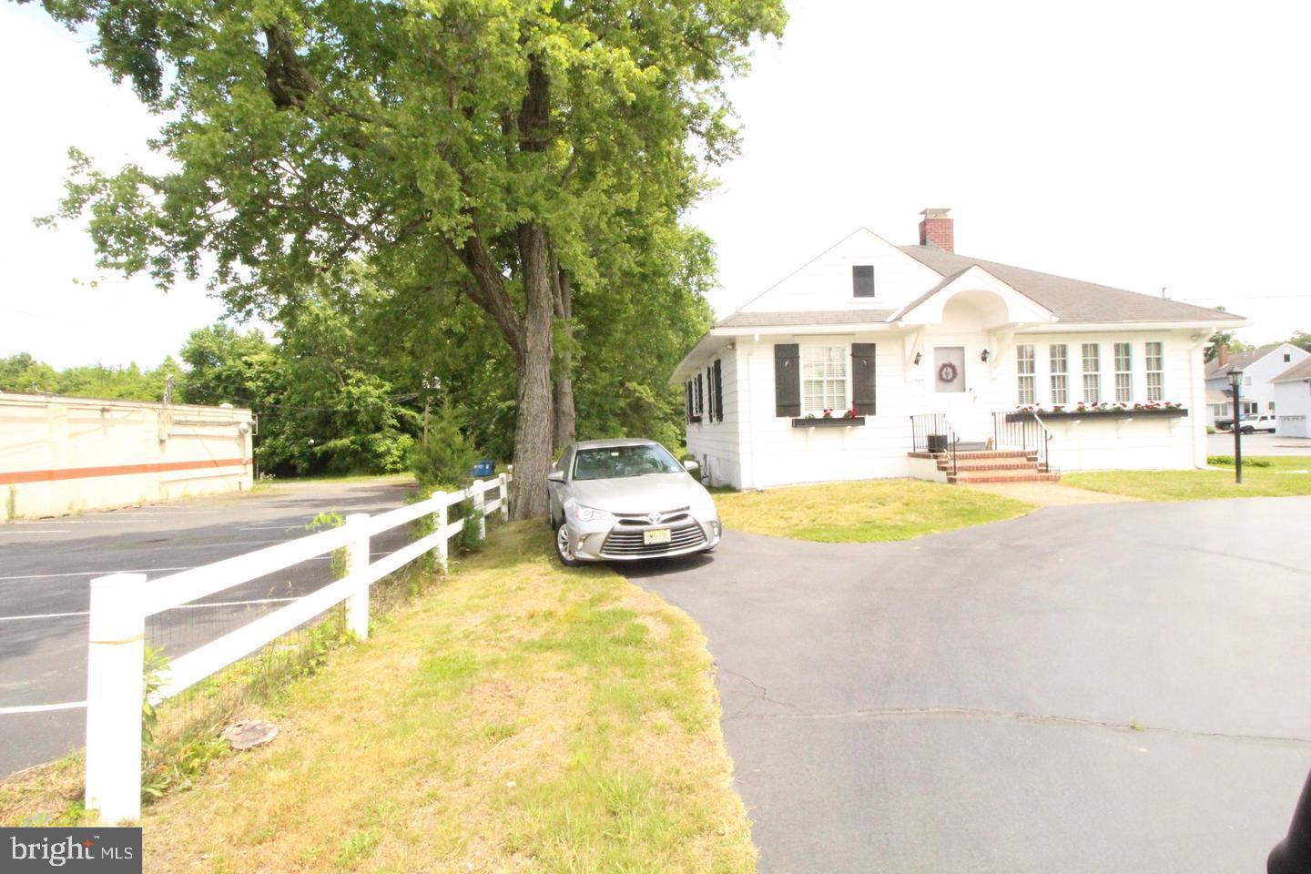 2564 Pennington Road Pennington, NJ 08534 - Photo 3 of 42
