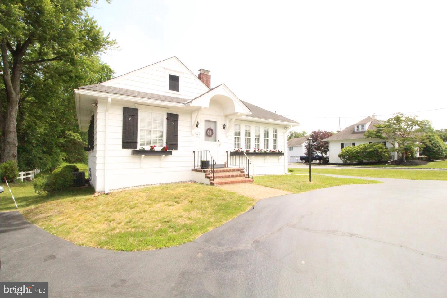 2564 Pennington Road Pennington, NJ 08534 - Photo 4 of 42