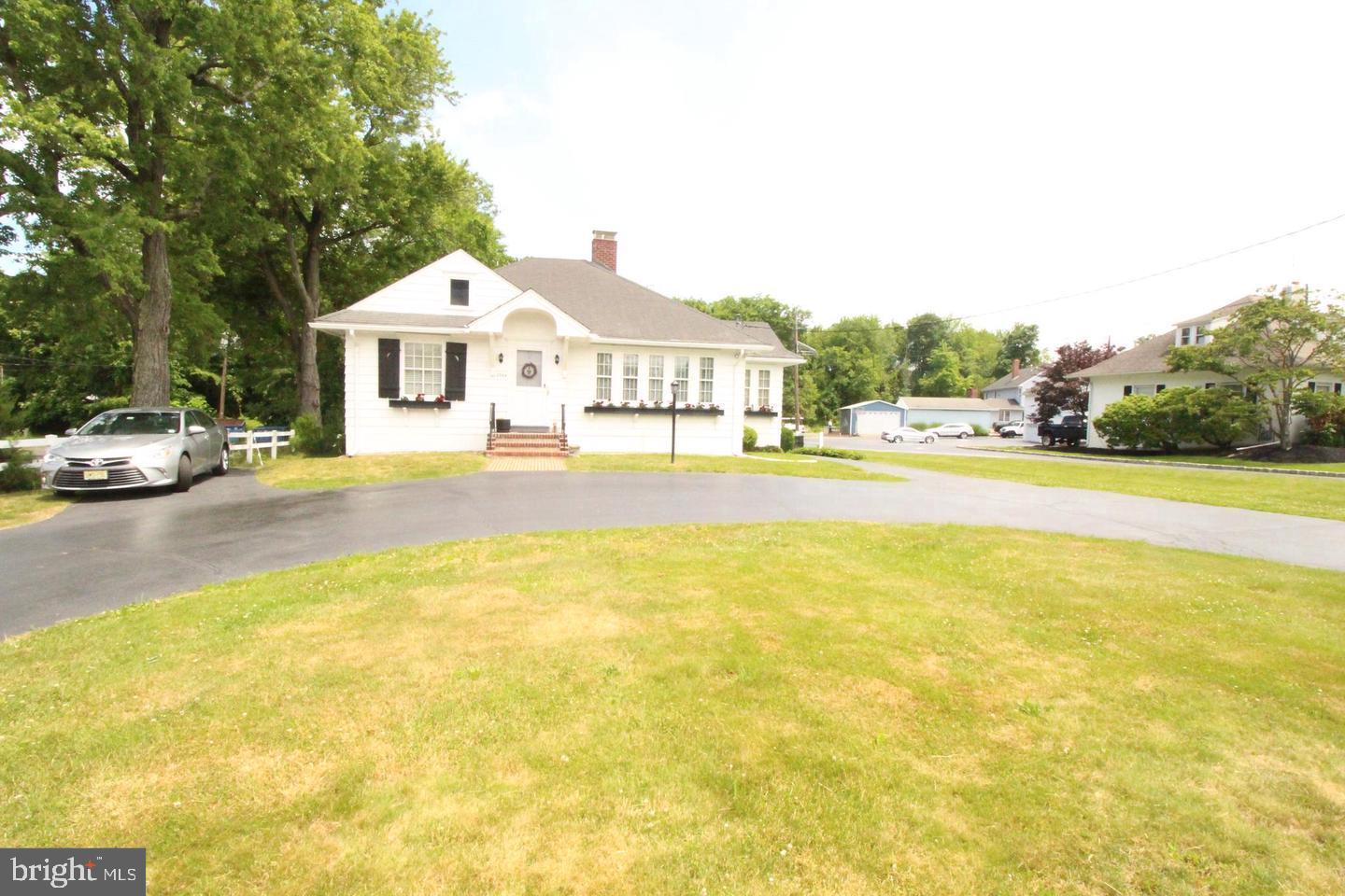 2564 Pennington Road Pennington, NJ 08534 - Photo 9 of 42