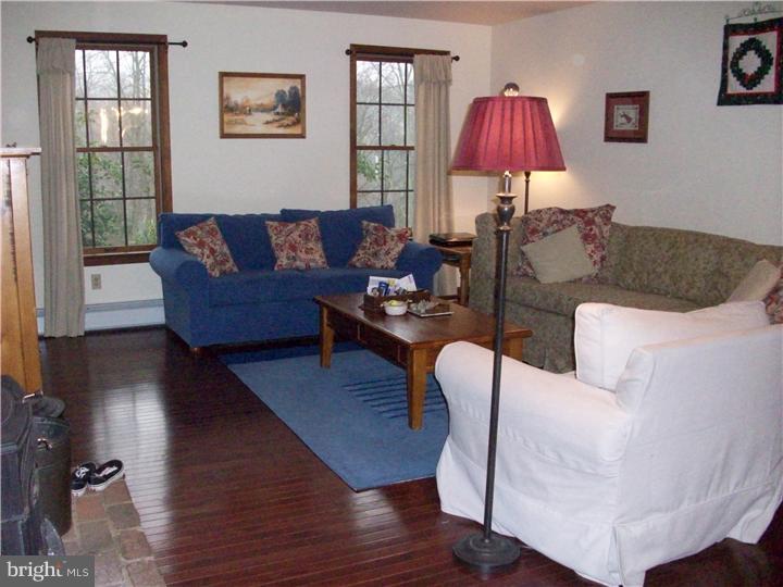 2107 Fairview Road Glenmoore, PA 19343 - Photo 3 of 25 Living Room