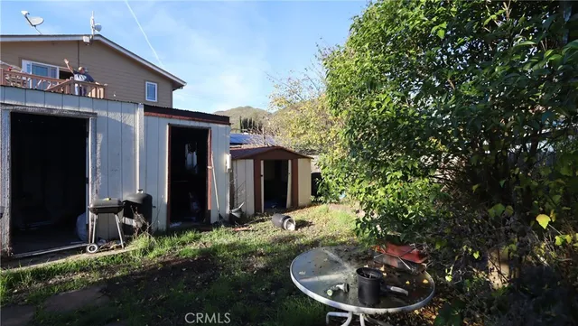 a view of a house with a small yard and plants