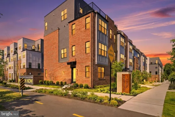 $975,000 | 4901 Eisenhower Avenue, Alexandria, VA 22304