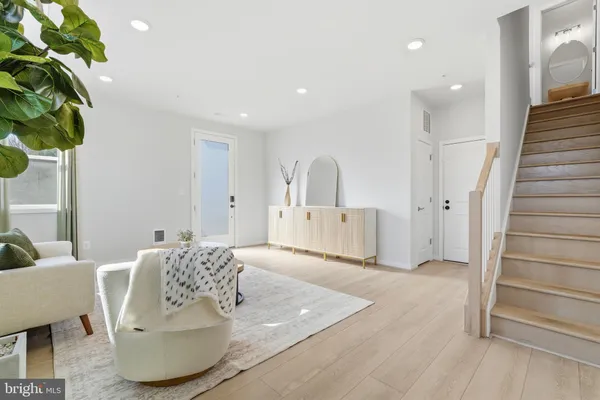 $975,000 | 4901 Eisenhower Avenue, Alexandria, VA 22304