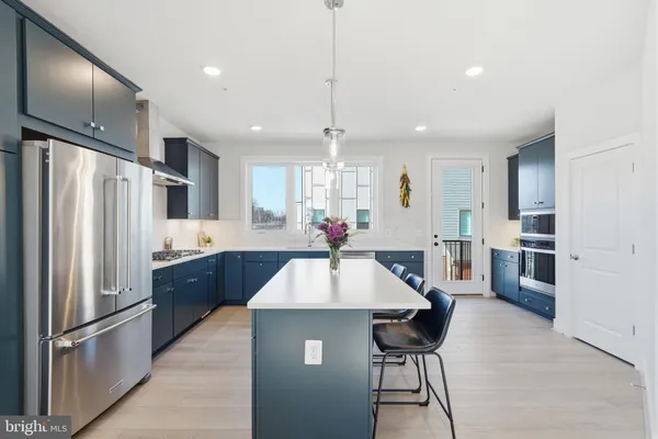 $975,000 | 4901 Eisenhower Avenue, Alexandria, VA 22304