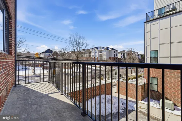 $975,000 | 4901 Eisenhower Avenue, Alexandria, VA 22304