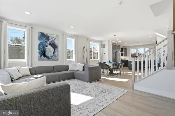 $975,000 | 4901 Eisenhower Avenue, Alexandria, VA 22304