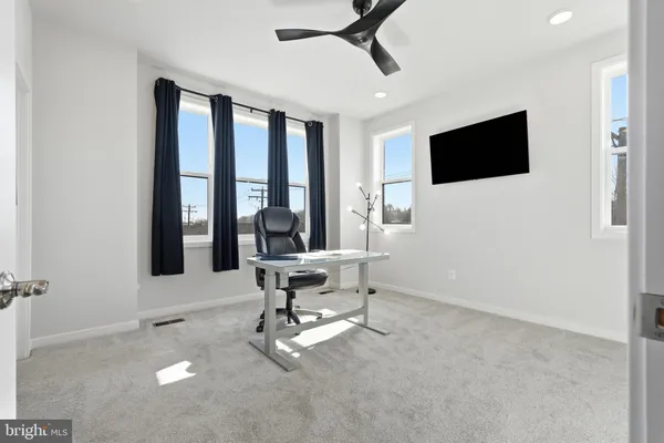 $975,000 | 4901 Eisenhower Avenue, Alexandria, VA 22304
