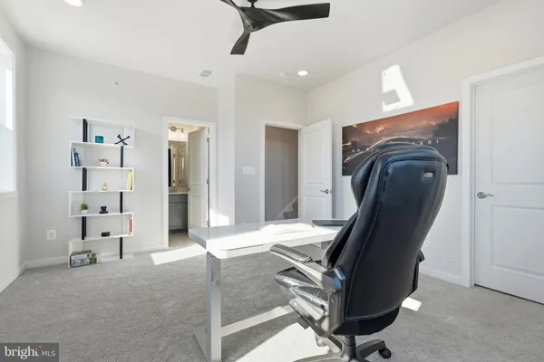 $975,000 | 4901 Eisenhower Avenue, Alexandria, VA 22304