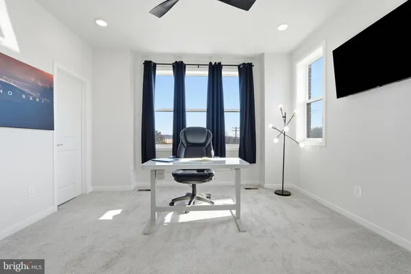 $975,000 | 4901 Eisenhower Avenue, Alexandria, VA 22304