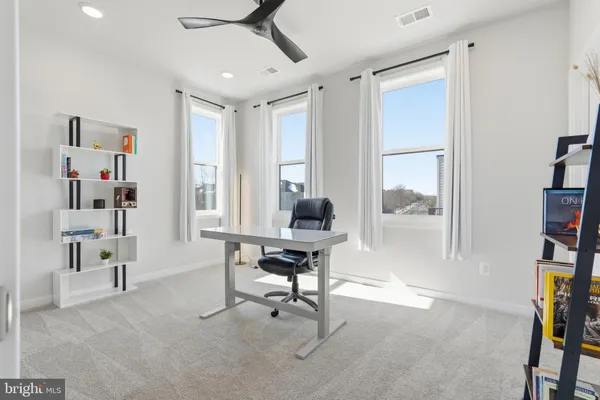 $975,000 | 4901 Eisenhower Avenue, Alexandria, VA 22304