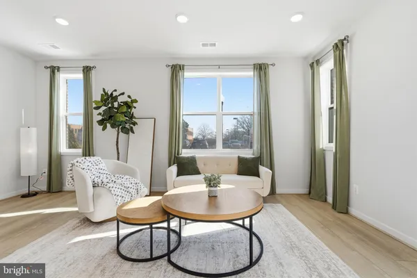 $975,000 | 4901 Eisenhower Avenue, Alexandria, VA 22304
