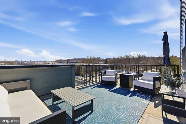 $975,000 | 4901 Eisenhower Avenue, Alexandria, VA 22304