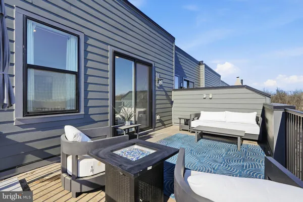 $975,000 | 4901 Eisenhower Avenue, Alexandria, VA 22304