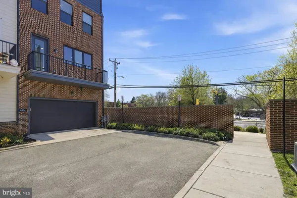 $975,000 | 4901 Eisenhower Avenue, Alexandria, VA 22304