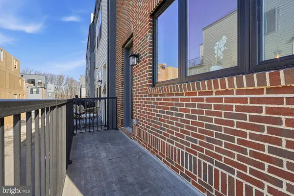 $975,000 | 4901 Eisenhower Avenue, Alexandria, VA 22304