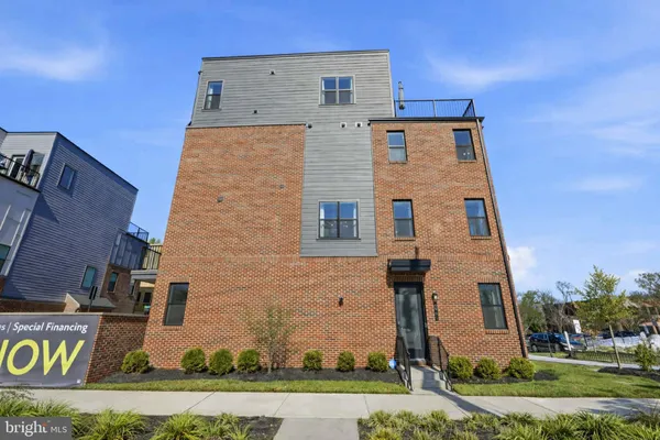 $975,000 | 4901 Eisenhower Avenue, Alexandria, VA 22304