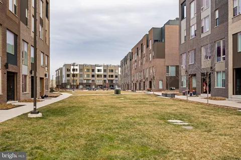 $1,249,000 | 3200 Parkview Walk, Philadelphia, PA 19125