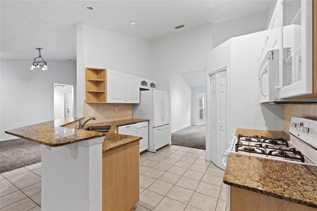 6454 Southwest 84 Terrace Gainesville, FL 32608 - Photo 9 of 33