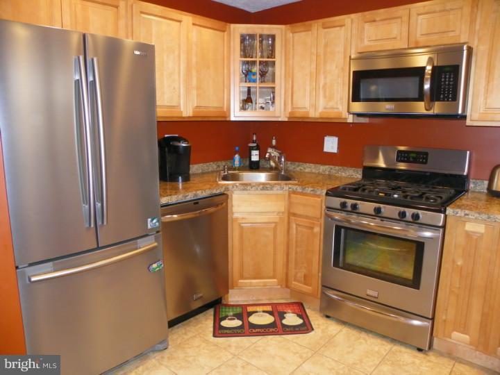 3264 Birch Road Philadelphia, PA 19154 - Photo 3 of 25