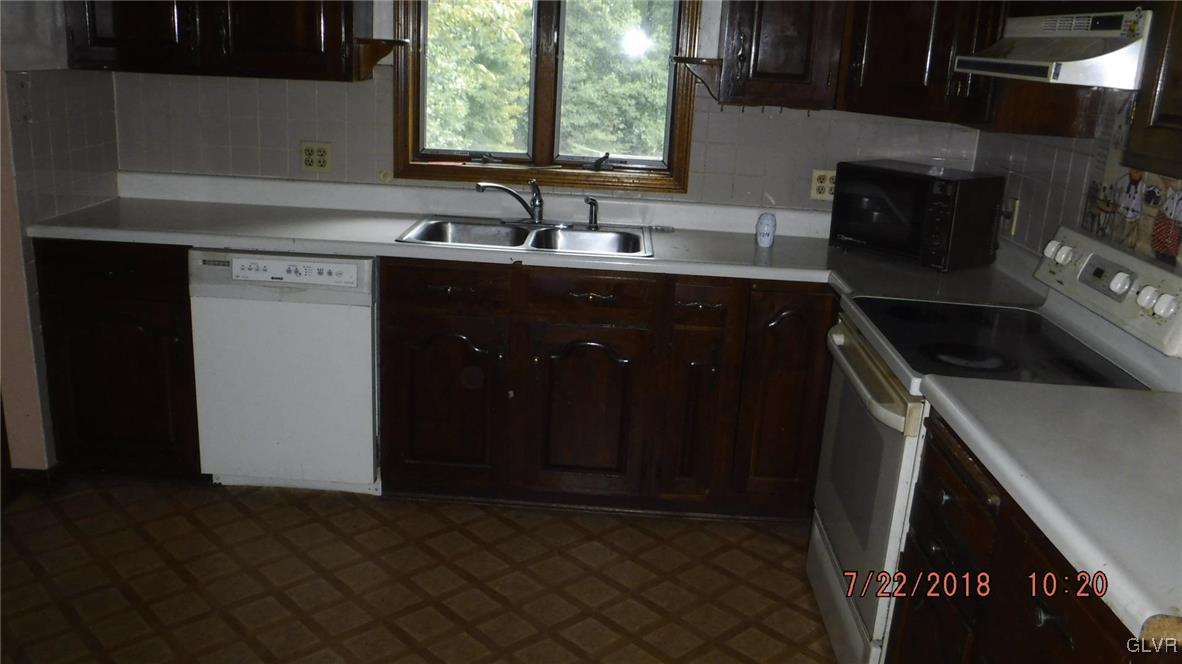 558 Briar Road Pen Argyl, PA 18072 - Photo 3 of 10 Gallery Image 3