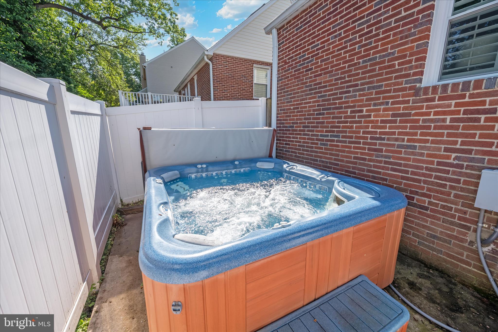2021 Lansdowne Way Silver Spring, MD 20910 - Photo 51 of 64 Jacuzzi