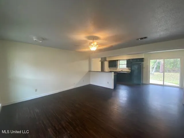 $1,600 | 11 Stratford Place, Gulfport, MS 39503