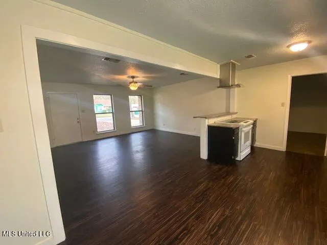 $1,600 | 11 Stratford Place, Gulfport, MS 39503