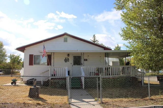 $270,000 | 304 West 3rd Street, Mountain View, WY 82939