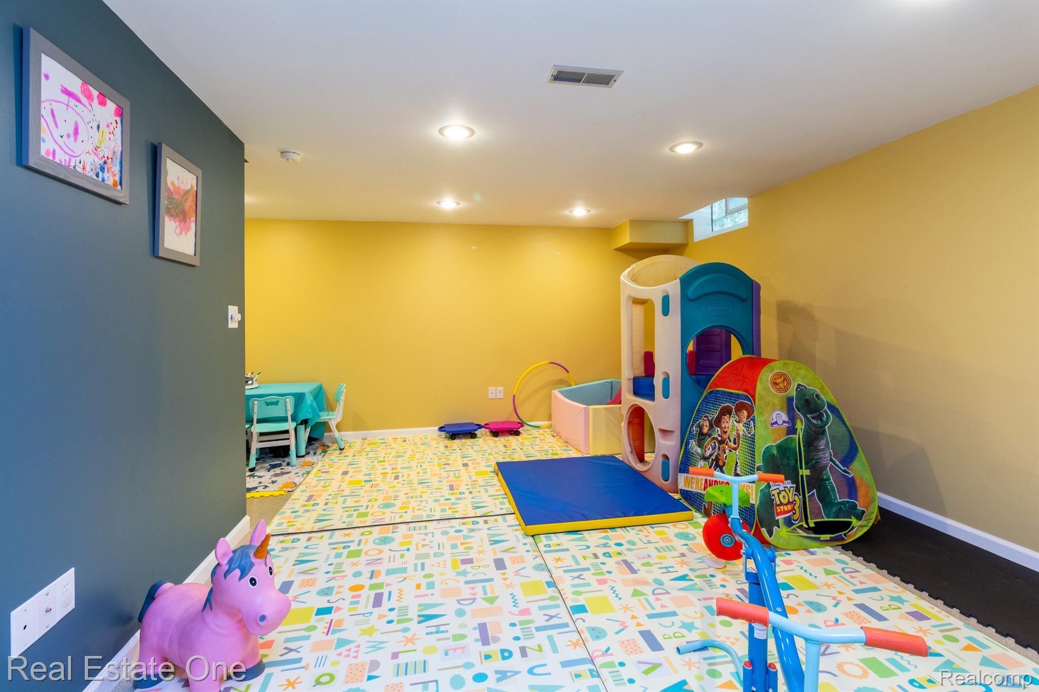 594 Shellbourne Drive Rochester, MI 48309 - Photo 43 of 59 Gallery Image 43