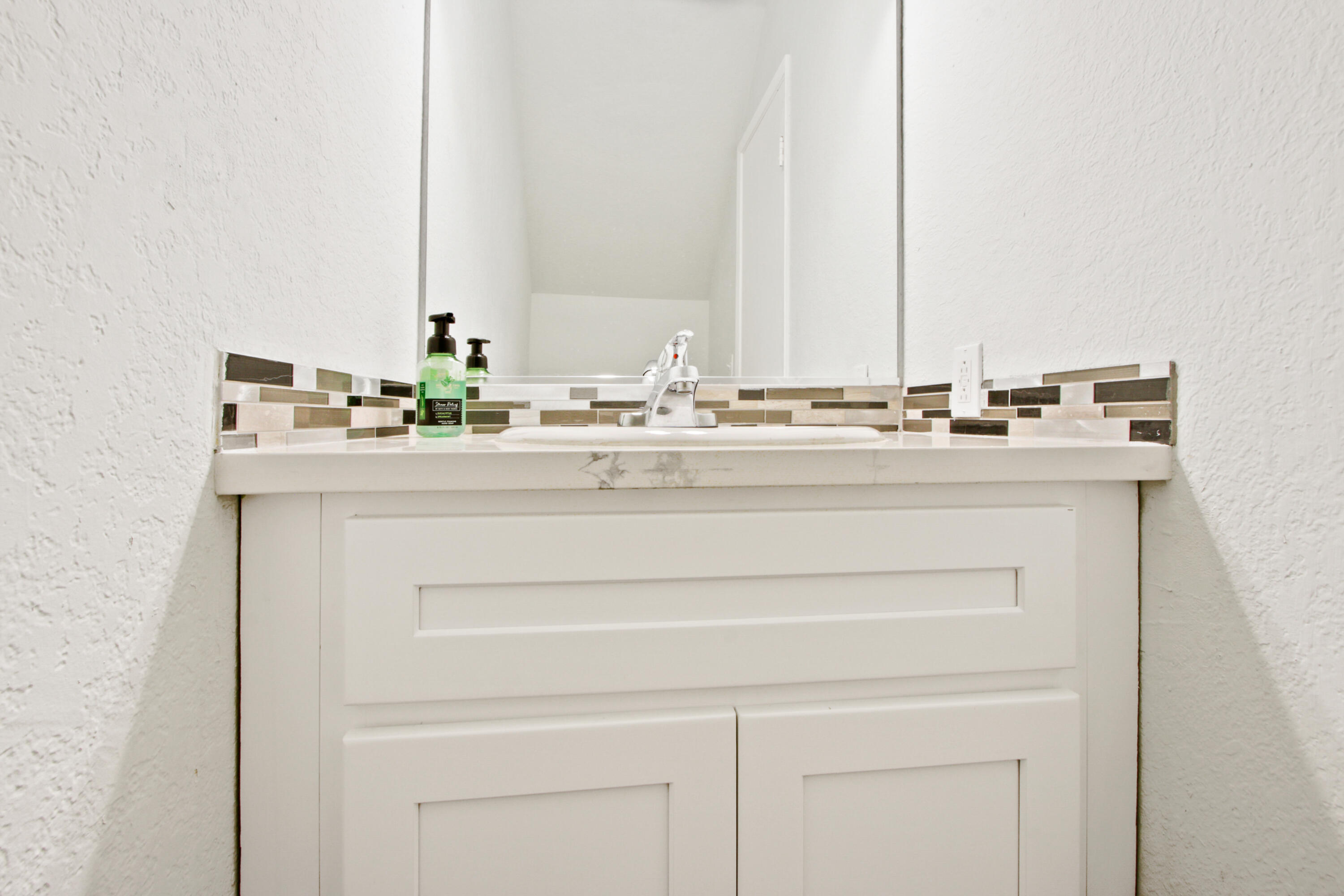 9542 Ball Road, Unit 1 Anaheim, CA 92804 - Photo 17 of 24 a bathroom with a sink and a mirror