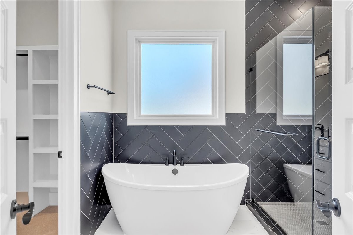 309 Hickory Grove Drive Morrison, TN 37357 - Photo 30 of 50 a bathroom with a bathtub