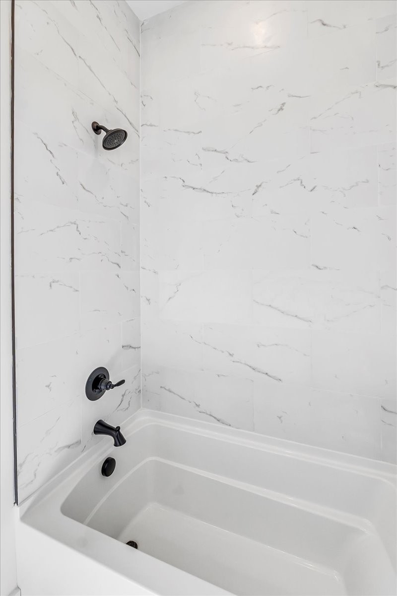 309 Hickory Grove Drive Morrison, TN 37357 - Photo 45 of 50 a bathroom with a bathtub