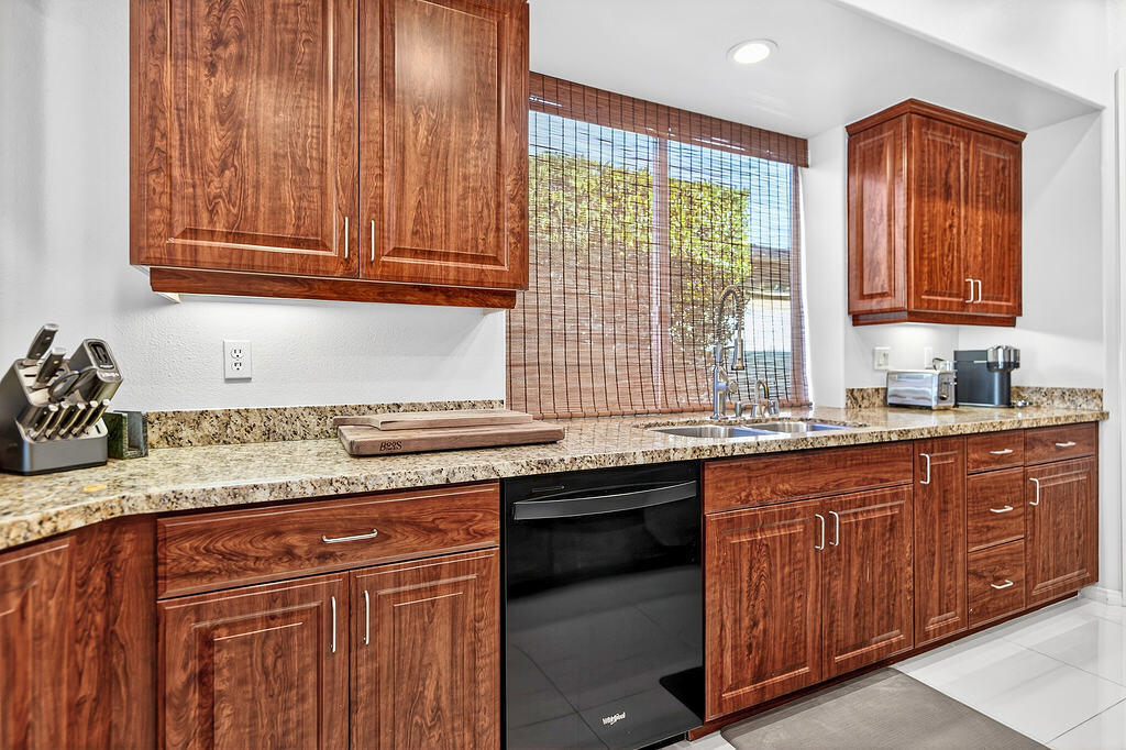 5 Curie Court Rancho Mirage, CA 92270 - Photo 11 of 32 14