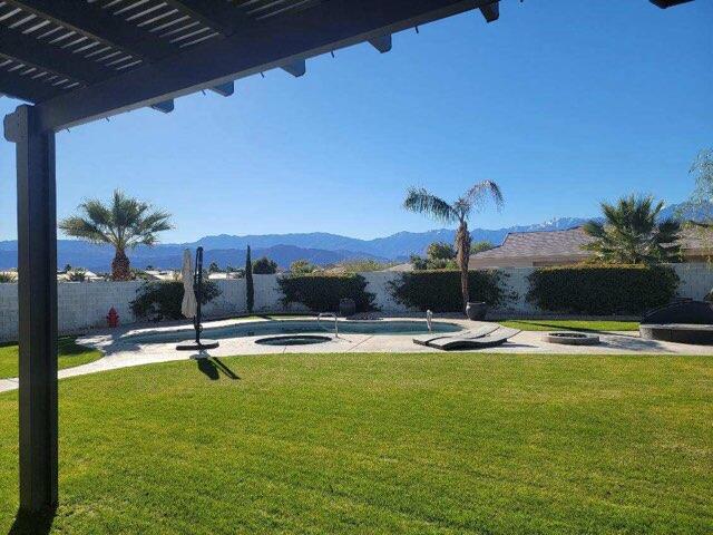 5 Curie Court Rancho Mirage, CA 92270 - Photo 29 of 32 5_Curie_Ct_pool_mountain_view