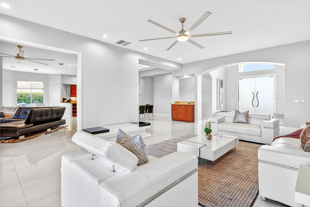 5 Curie Court Rancho Mirage, CA 92270 - Photo 3 of 32 19