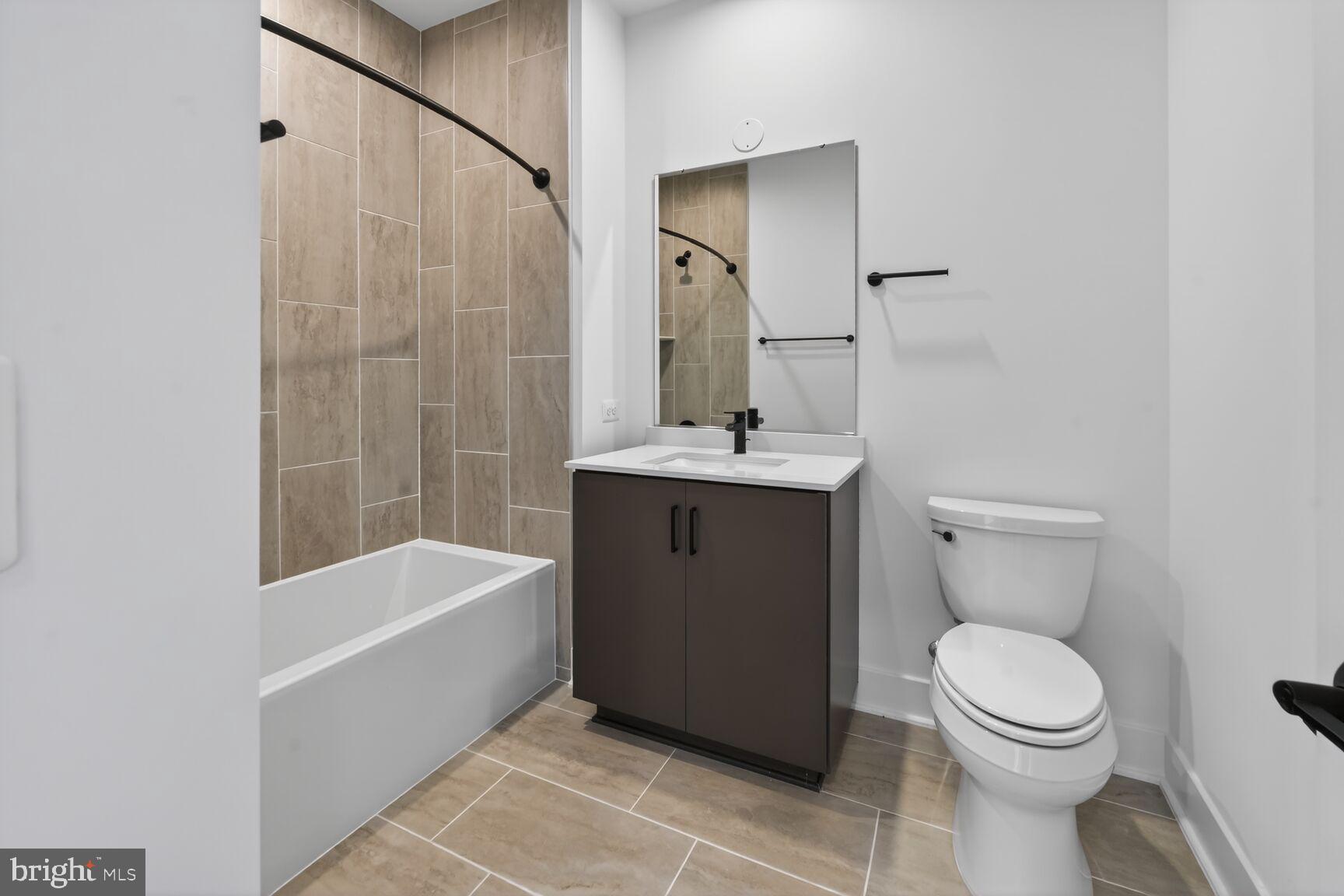 1135 Polaris Road, Unit NOTTINGHAM 101 Potomac, MD 20854 - Photo 18 of 26 a bathroom with a sink a toilet and bathtub