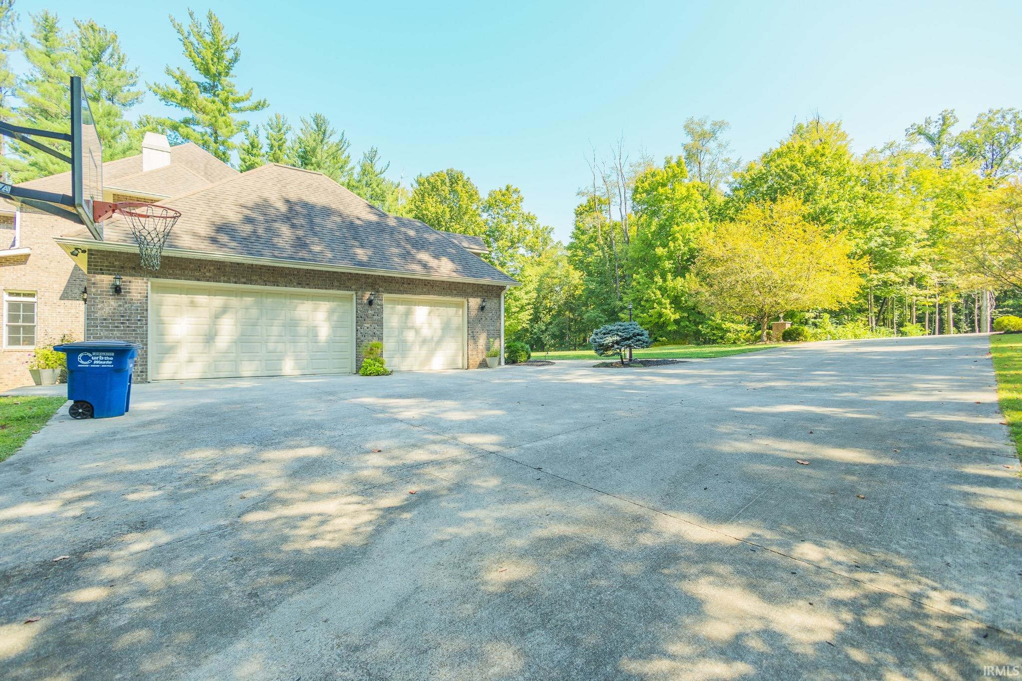 142 Whites Point Bedford, IN 47421 - Photo 4 of 36