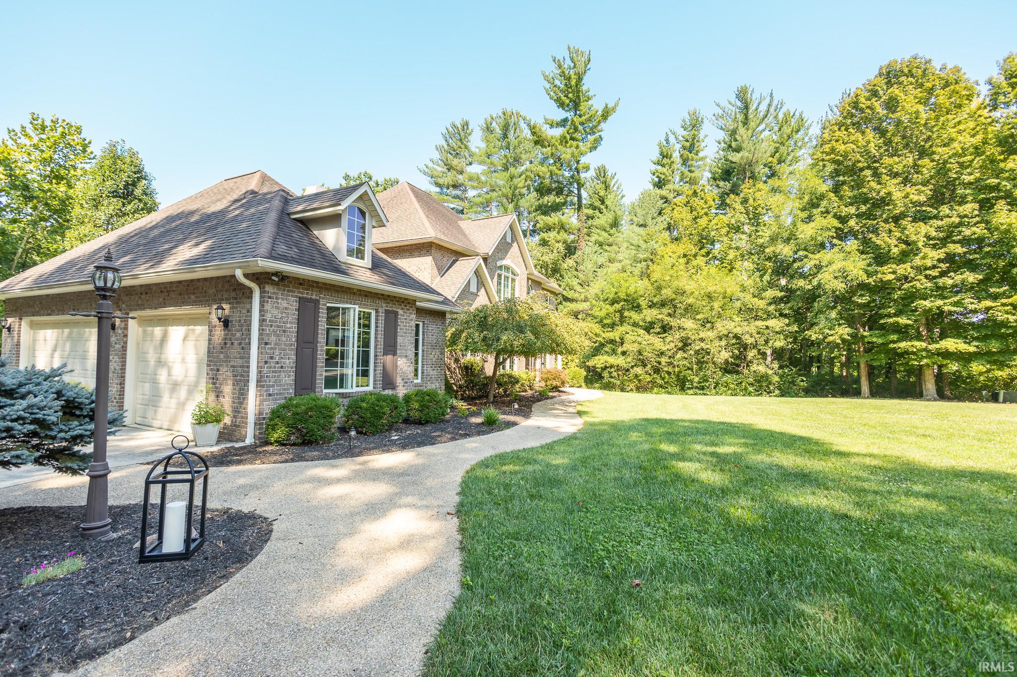 142 Whites Point Bedford, IN 47421 - Photo 5 of 36