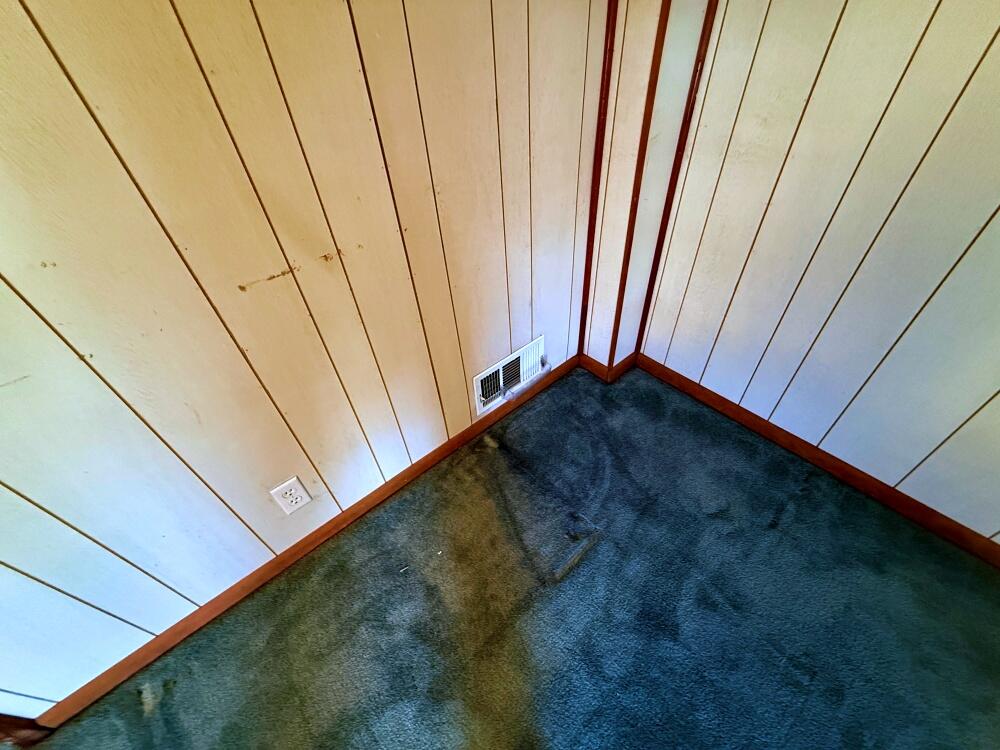 12636 Cass Road Cass, WV 24927 - Photo 21 of 31 bedroom 2 duct