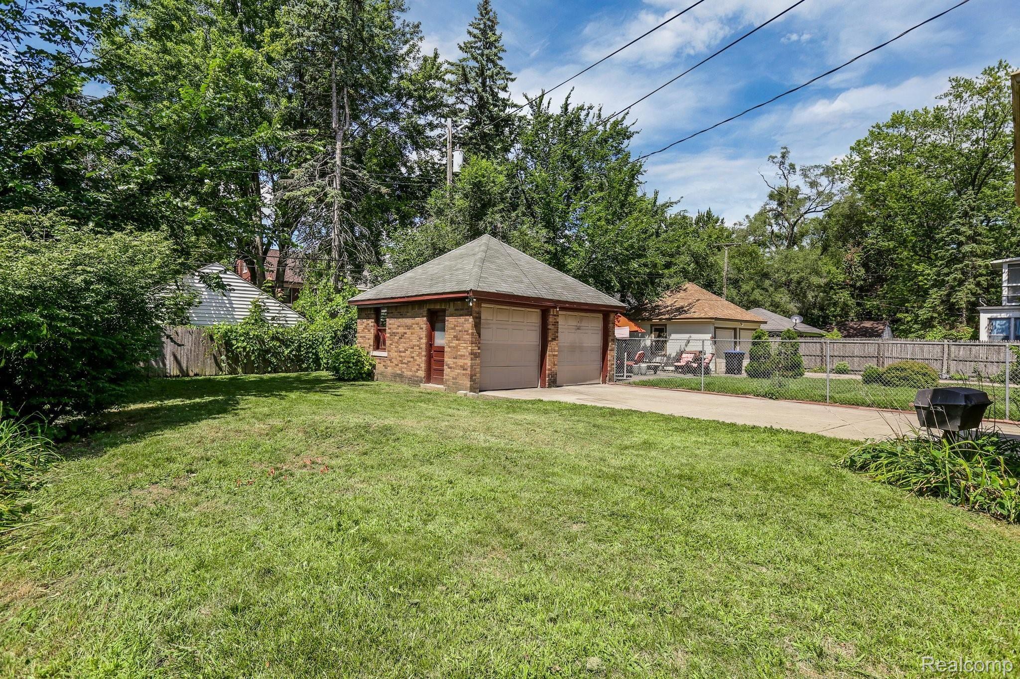 16595 Edinborough Road Detroit, MI 48219 - Photo 24 of 27 16595+Edinborough+Rd+Detroit-24-web.jpg