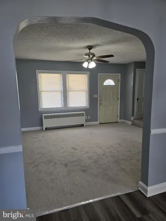a view of empty room with a ceiling fan