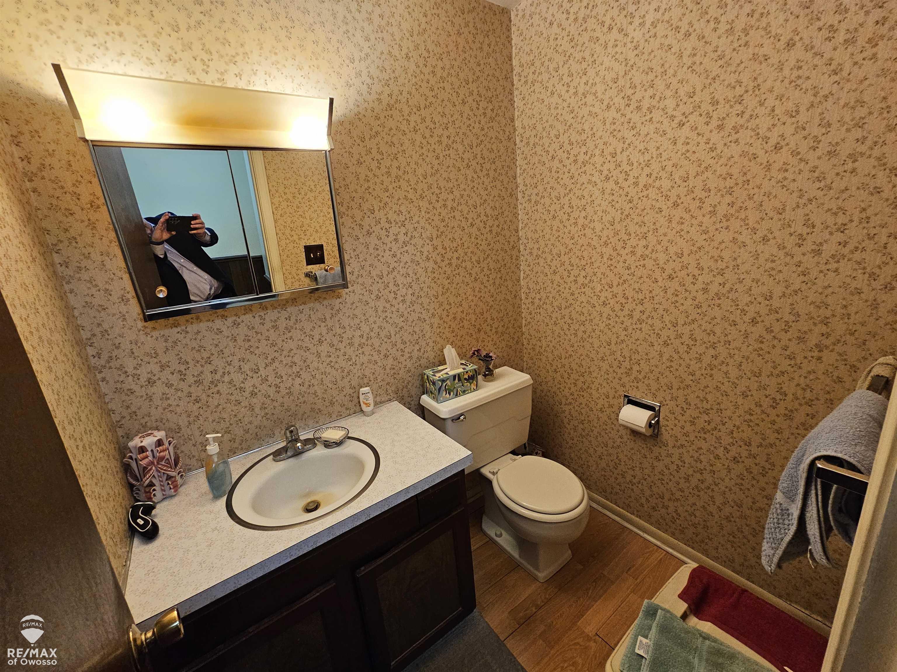 1901 Tahyio Road Owosso, MI 48867 - Photo 13 of 44 1/2 Bath off Laundry