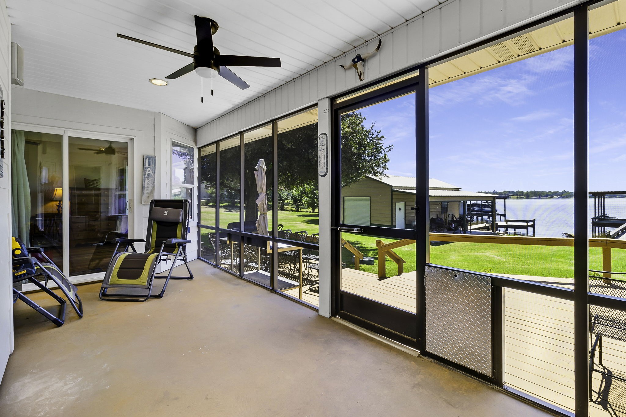 1346 Landing Way Trinity, TX 75862 - Photo 4 of 45 a view of a room with workspace area